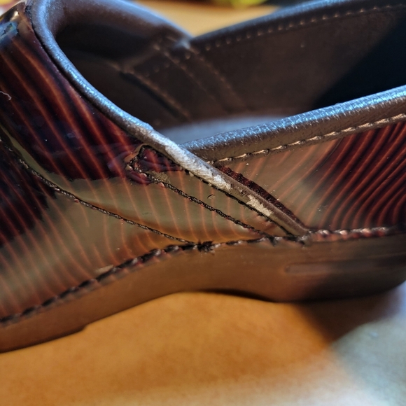 Dansko XP Wavy Embossed Patent Brown Clogs Size 7.5 US 38 EU - Picture 7 of 8